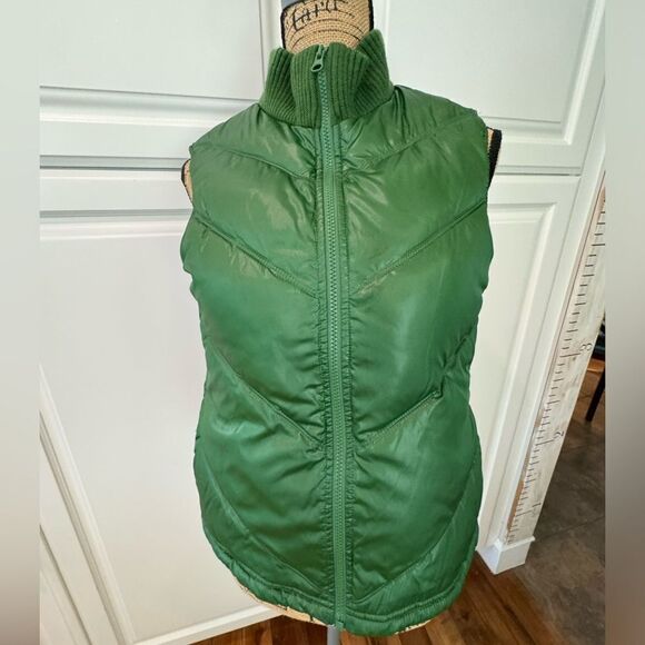 Old navy Puffer vest - Picture 1 of 6